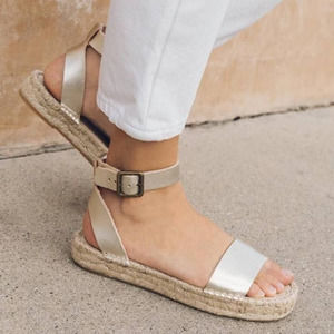 💋$165💋 Soludos Cadiz sandal platinum